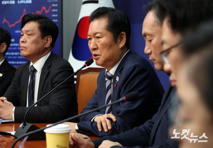 더불어민주당 정청래 대표가 18일 국회에서 열린 시도당 지방선거기획단 연석회의에 참석해 발언하고 있다. 황진환 기자