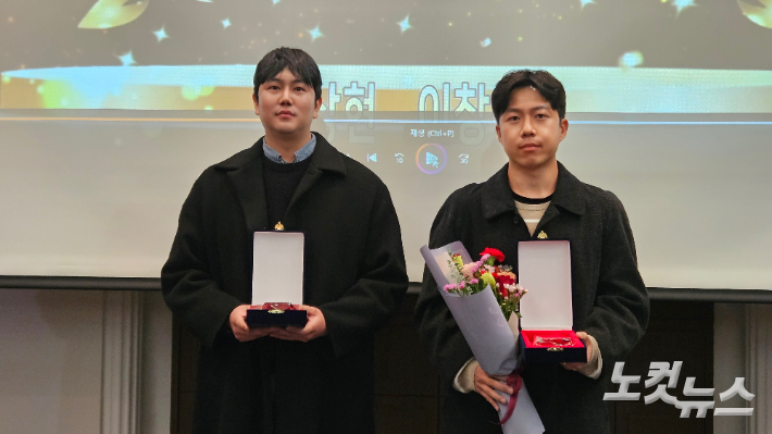 제주CBS 고상현·이창준 기자가 23일 한국프레스센터 20층 프레스클럽에서 열린 한국방송기자클럽 '2025년 올해의 방송 기자상' 시상식에서 '제주 부장판사들 비위의혹 단독 연속보도'로 지역보도부문상을 받았다. 제주CBS