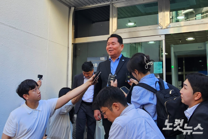 1심 판결 이후 입장 밝히는 신경호 강원특별자치도교육감. 구본호 기자