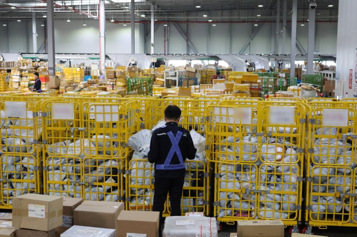 세관 특송물류센터. 연합뉴스