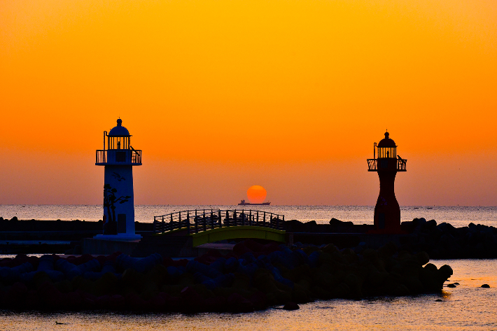 해가 떠오르는 울진 앞바다. 울진군 제공