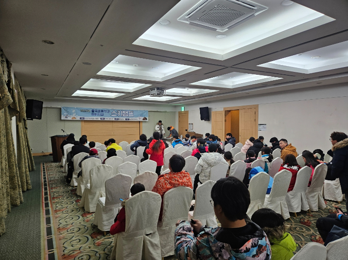 강원 강릉 율곡초등학교(교장 박소향) 아버지회가 지난 19일 1박 2일 일정으로 평창 용평리조트에서 '아빠와 함께하는 스키캠프'를 진행했다. 율곡초 아버지회 제공