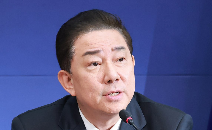 더불어민주당 김병기 원내대표가 24일 국회에서 열린 최고위원회의에 참석해 발언하고 있다. 연합뉴스