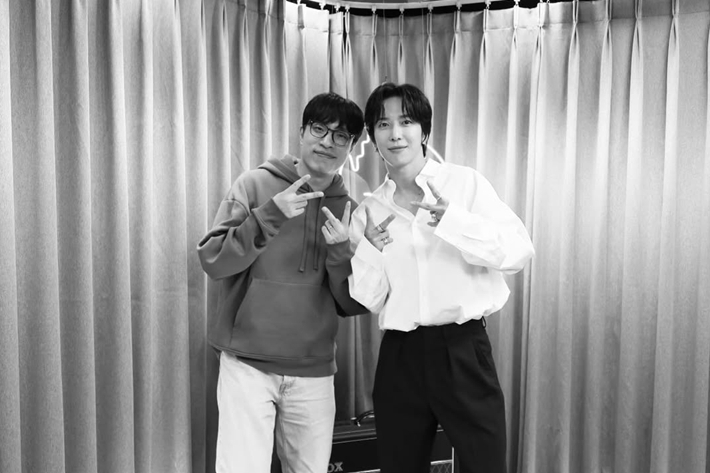 왼쪽부터 고 김영대 음악평론가, 씨엔블루 정용화. 정용화 인스타그램 스토리