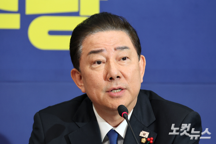 더불어민주당 김병기 원내대표가 24일 서울 여의도 국회에서 열린 최고위원회의에서 발언하고 있다. 박종민 기자