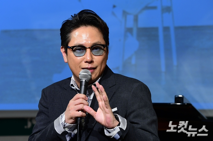 가수 겸 방송인 윤종신. 황진환 기자