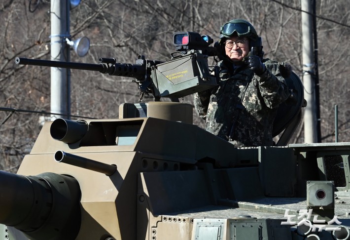 K2 전차에 탑승한 우원식 국회의장