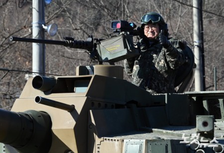 K2 전차에 탑승한 우원식 국회의장