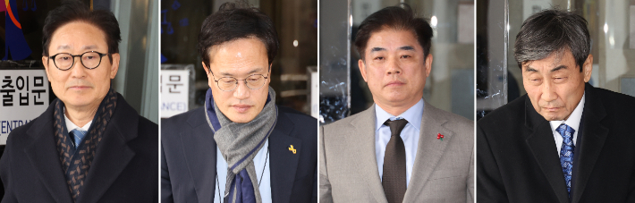 국회 '패스트트랙 충돌' 사건에 연루된 더불어민주당 박범계(왼쪽부터)·박주민 의원과 김병욱 대통령실 정무비서관, 이종걸 전 의원이 19일 서울 양천구 서울남부지법에서 열린 1심 선고 공판을 마치고 법원을 나서고 있다. 연합뉴스