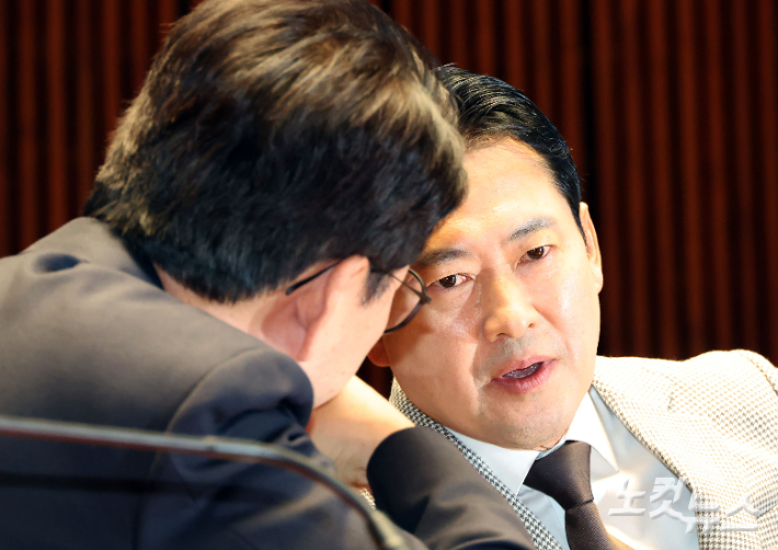 국민의힘 장동혁 대표체제에서, 내년 6·3 지방선거를 앞두고 국민의힘 부산 지역에서는 당협위원장의 기초단체장 평가가 본격적으로 시작됐다. 황진환 기자