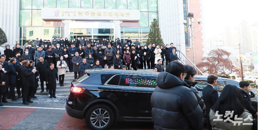 "과분한 사랑에 감사합니다"… 故 손성현 목사, 성도들 눈물 배웅 속 소천