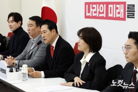 국민의힘 장동혁 대표가 28일 서울 여의도 국회에서 기자간담회를 갖고 있다.