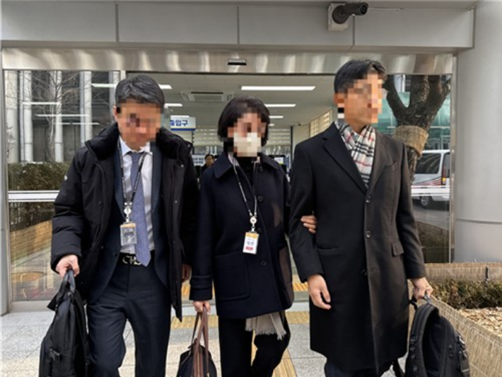 28일 오전 서울 서대문구 경찰청사로 들어서는 정원주 전 비서실장. 연합뉴스