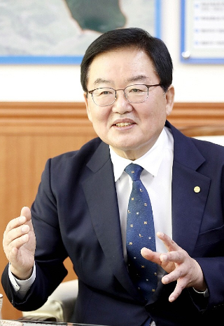 문인 광주 북구청장. 광주 북구 제공