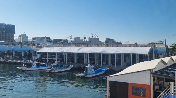 소돌항 위판장 비 가림 시설. 강릉시 제공