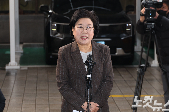 이혜훈 기획예산처 장관 후보자가 29일 서울 중구 예금보험공사에 마련된 인사청문회 준비사무실로 출근하며 소감을 밝히고 있다. 황진환 기자