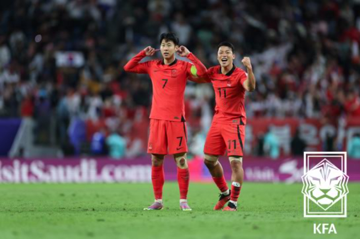 2024년 카타르 아시안컵에서의 손흥민과 황희찬. 대한축구협회 제공