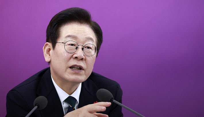 이재명 대통령이 최근 부산 출신이라며, 하정우 대통령실 AI미래기획수석을 언급해 부산시장 후보설이 지역 정가에 퍼지고 있다. 연합뉴스