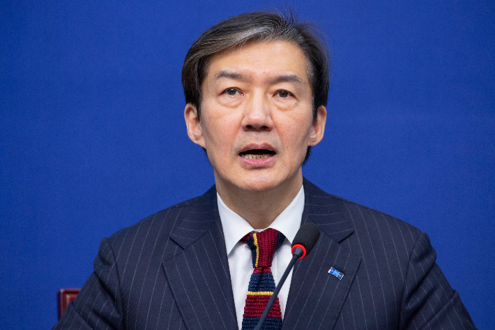 격동의 2025년도 마지막 최고위 발언하는 조국 대표. 연합뉴스