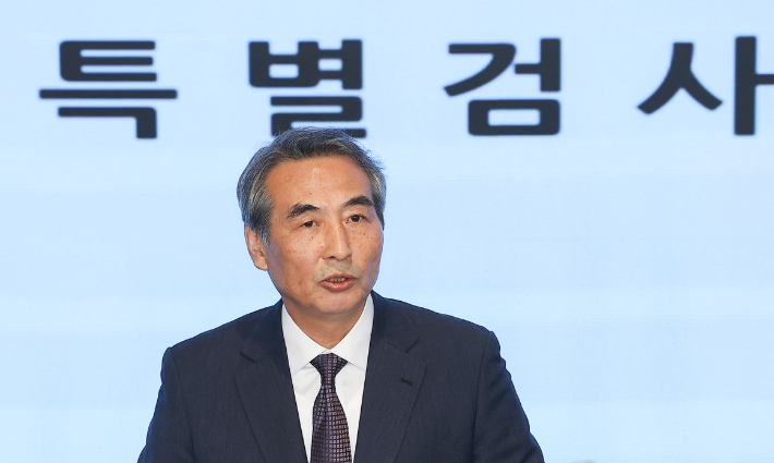 민중기 특별검사가 29일 서울 종로구 KT광화문빌딩 웨스트빌딩 브리핑실에서 열린 김건희 특검 최종 브리핑에서 발언하고 있다. 연합뉴스