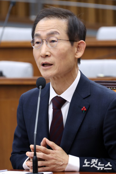 김호철 감사원장 후보자가 29일 서울 여의도 국회에서 열린 인사청문회에서 의원 질의에 답변을 하고 있다.