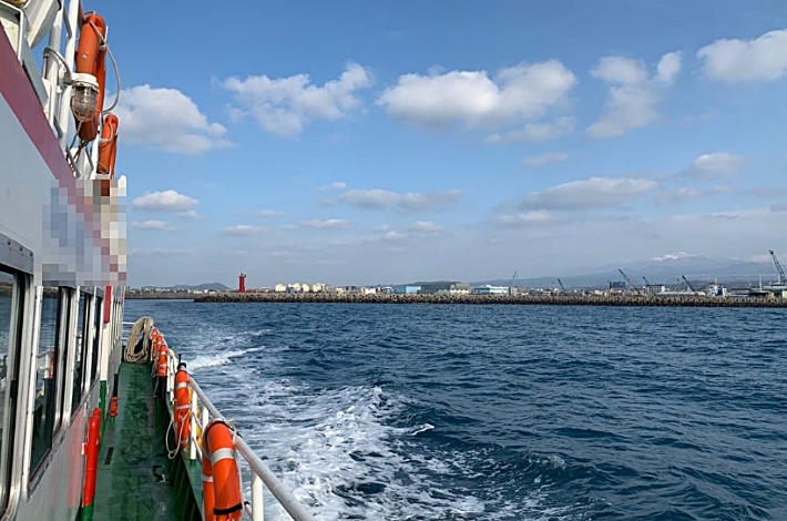 제주 본섬과 한 부속섬을 오가는 48톤급 도항선 A호. A호 운항사 홈페이지