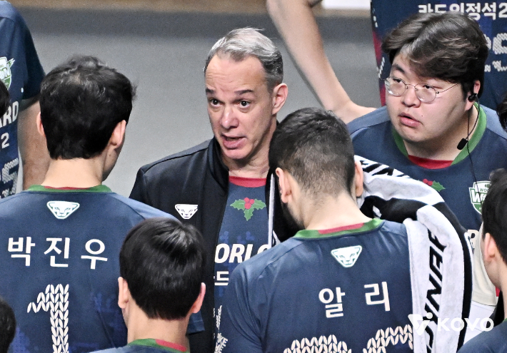 마우리시오 파에스 감독. 한국배구연맹