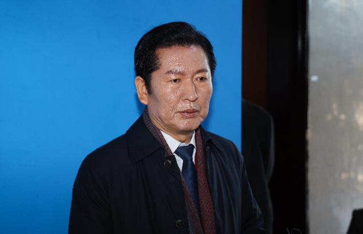 더불어민주당 정청래 대표가 30일 서울 여의도 국회에서 김병기 원내대표의 사퇴와 관련해 입장을 밝히고 있다. 연합뉴스