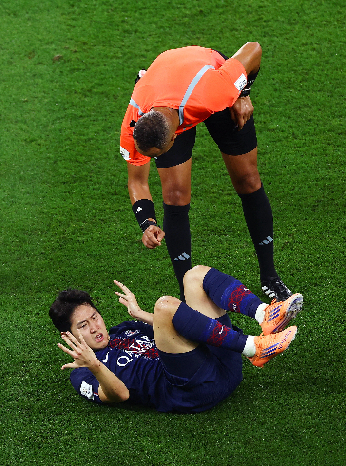 쓰러진 이강인. 연합뉴스