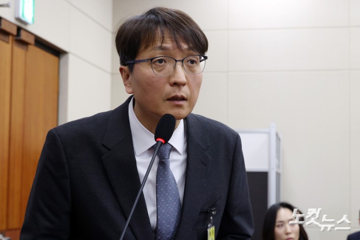 30일 서울 여의도 국회 과학기술정보방송통신위원회 전체회의에서 열린 쿠팡 침해사고 및 개인정보 유출, 불공정 거래, 노동환경 실태 파악과 재발방지 대책 마련을 위한 청문회에서 박대준 쿠팡 전 대표가 의원 질의에 답변을 하고 있다.