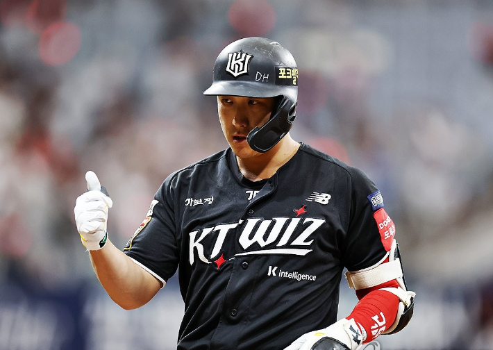 kt와 FA 협상이 결렬돼 은퇴를 선언한 황재균. 연합뉴스