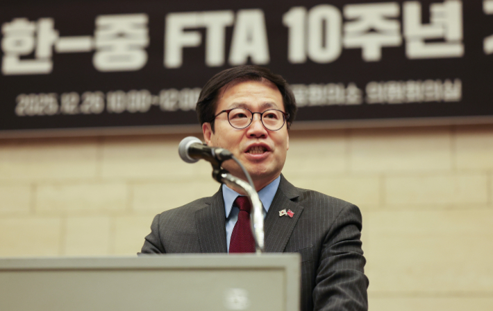 여한구 산업통상부 통상교섭본부장이 26일 서울 대한상공회의소에서 열린 한중 FTA 10주년 세미나에서 환영사 하고 있다. 연합뉴스
