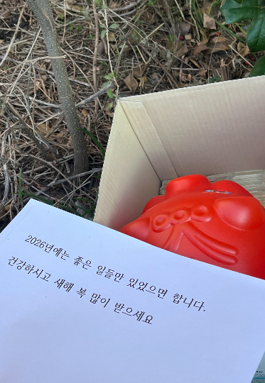 30일 전주 얼굴없는 천사가 두고 간 성금 상자. 전주시 제공