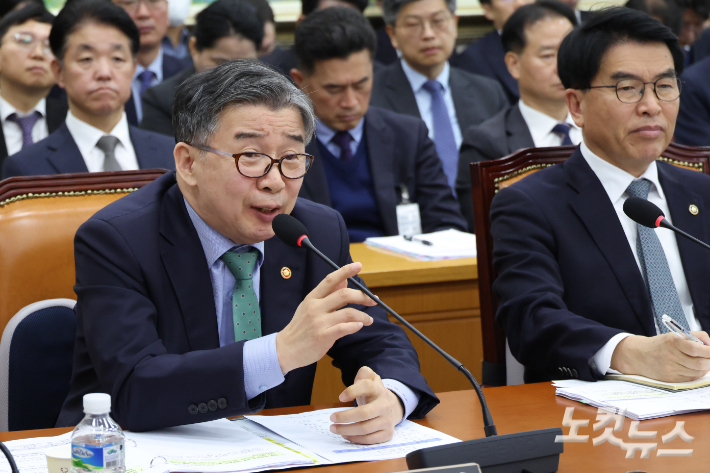 유철환 국민권익위원장. 윤창원 기자