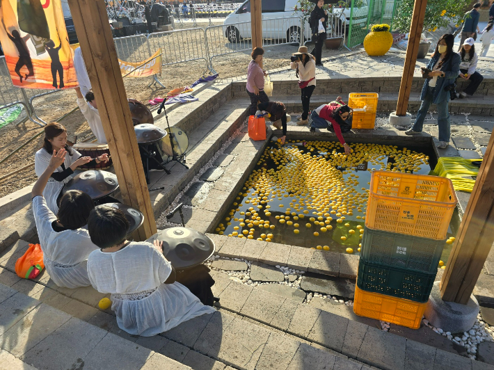 '제5회 고흥유자축제' 족욕체험장. 고영호 기자