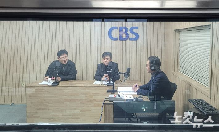 왼쪽부터 유상용 충북도의원, 이상식 충북도의원, 김종현 앵커. 충북CBS