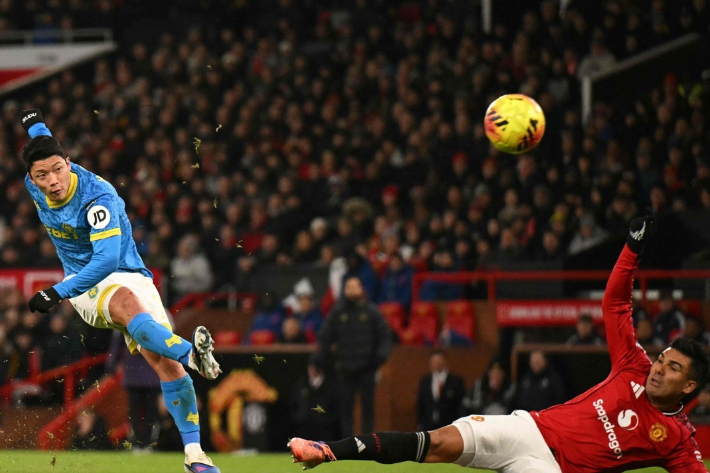 슈팅을 시도하는 황희찬. 연합뉴스