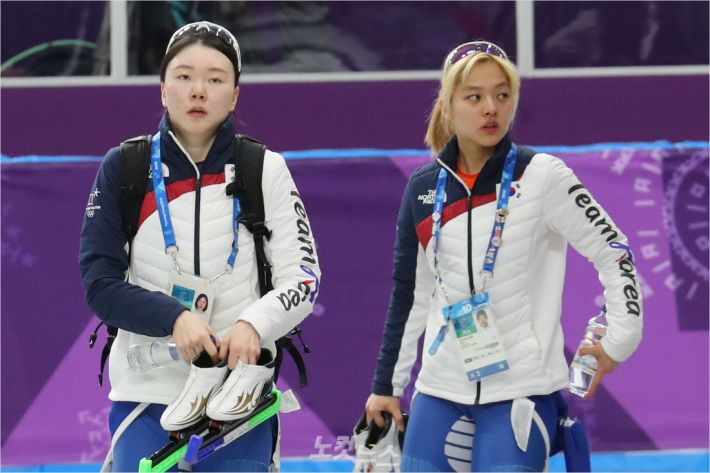 평창올림픽 여자 팀 추월 당시 노선영(왼쪽)과 김보름. 노컷뉴스 