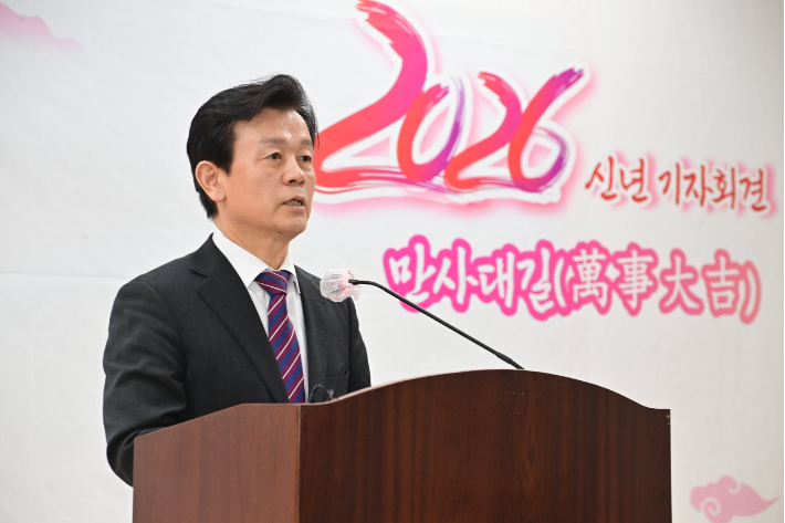 조규일 진주시장이 31일 시청 브리핑룸에서 신년 기자회견을 열고 있다. 진주시청 제공