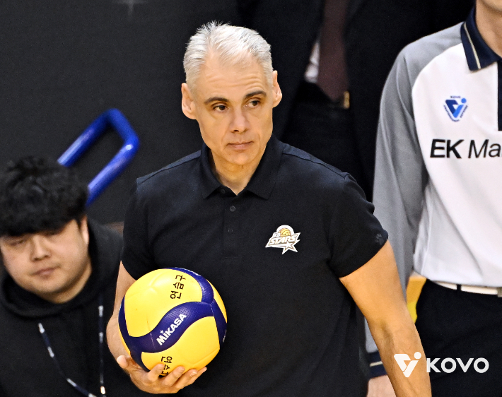 레오나르도 카르발류 전 KB손해보험 감독. 한국배구연맹