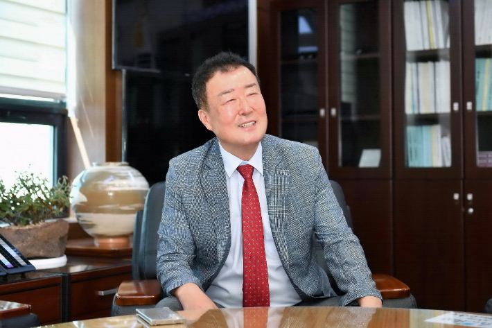 안선환 김해시의회 의장. 김해시의회 제공