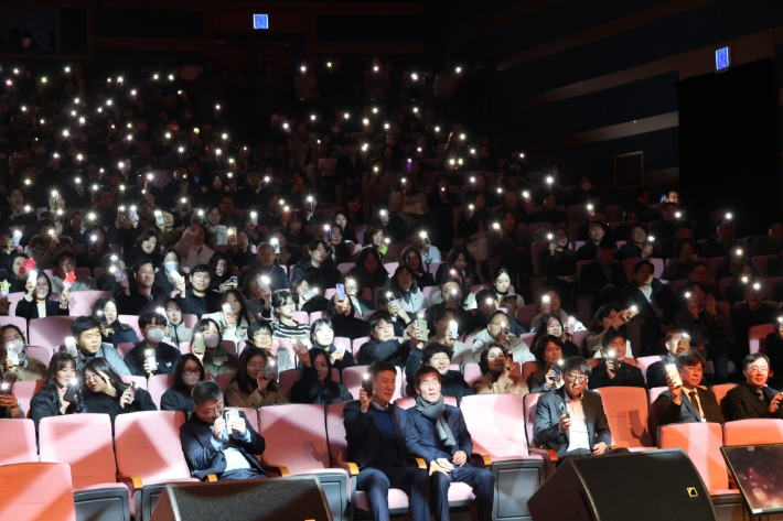 포항시는 31일 문화동 대잠홀에서 전 부서 직원 600여 명이 참석한 가운데 2025년 종무식을 열고 한 해의 업무를 마무리했다. 포항시 제공