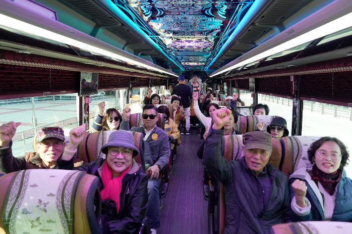 울진군이 2026년 병오년 새해를 맞아 수도권 관광객 유치를 위한 이색 해맞이 관광상품을 선보였다. 울진군 제공