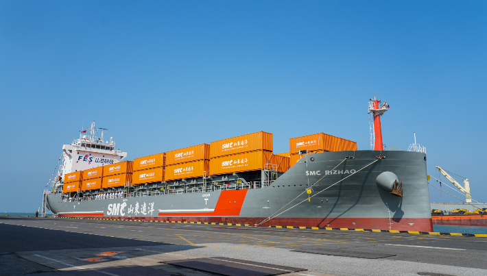 제주-중국 칭다오 항로를 운항하는 국제 화물선. 제주도 제공 