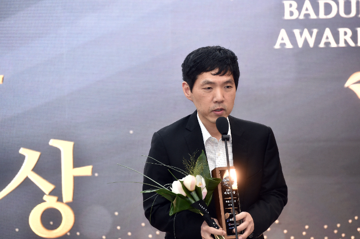 특별기록상을 수상한 이창호 9단. 한국기원 제공