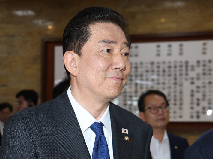 본회의장 향하는 김병기 전 원내대표     (서울=연합뉴스) 김성민 기자 = 더불어민주당 김병기 전 원내대표가 30일 서울 국회에서 열린 비공개 의원총회를 마치고 본회의장으로 향하고 있다. 2025.12.30     ksm7976@yna.co.kr (끝)   <저작권자(c) 연합뉴스, 무단 전재-재배포, AI 학습 및 활용 금지> 연합뉴스