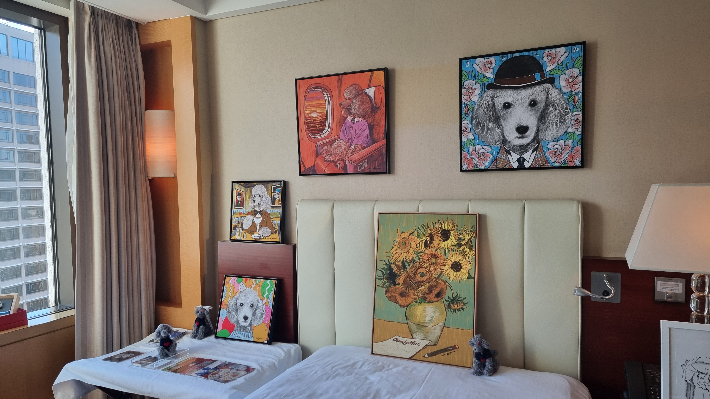 2025 롯데호텔 아트페어 전시에 출품된 '댄디맥' 시리즈. 홍 작가 제공