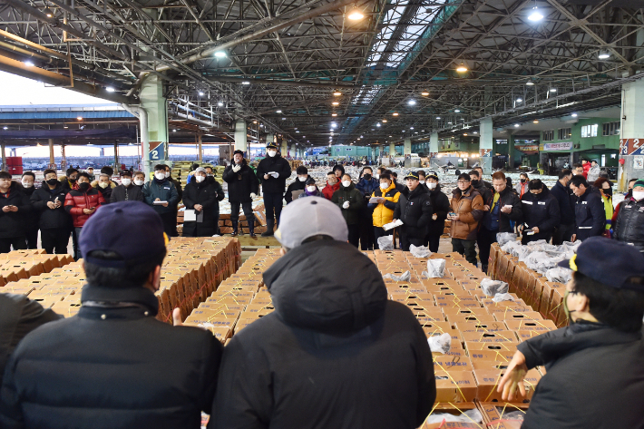 부산공동어시장 초매식. 부산시 제공