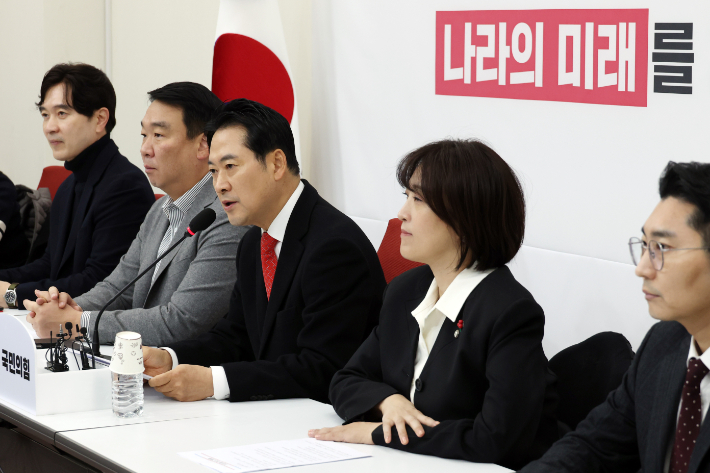 국민의힘 장동혁 대표가 28일 서울 여의도 국회에서 기자간담회를 갖고 있다. 윤창원 기자