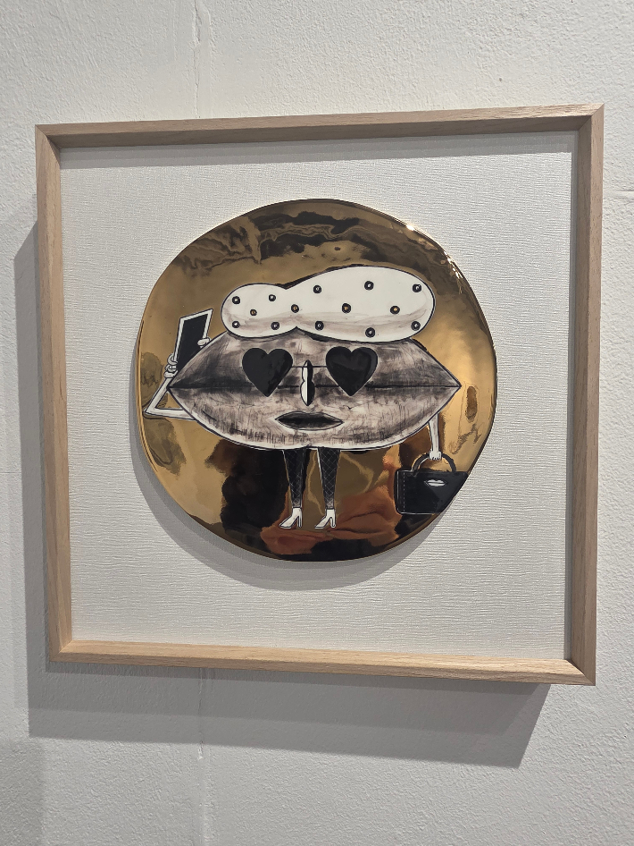 빈성은, 'Hello?', 세라믹, 혼합재료, 30x30cm(2025). 곽인숙 기자